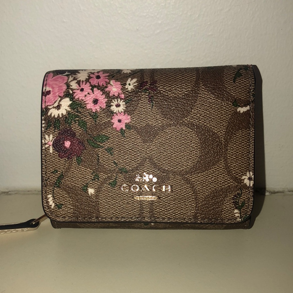 Coach Wallet! New! Beautiful!
